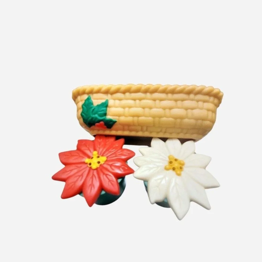 Vintage Avon Christmas Blossoms Tabletop Collection Salt and‎ Pepper Shakers